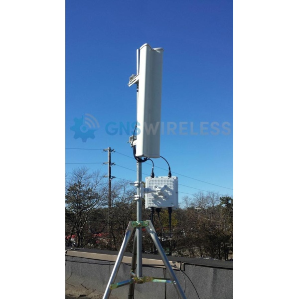 GNS-1485-AC shown with 2.4GHz Sector and 5.8GHz Omni Antennas.